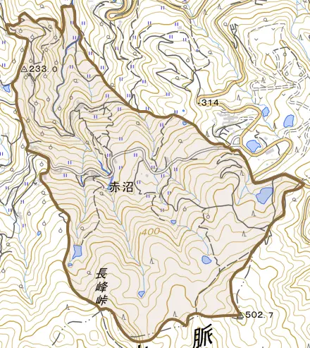 赤沼とその周辺の地図。町の範囲を重ねている