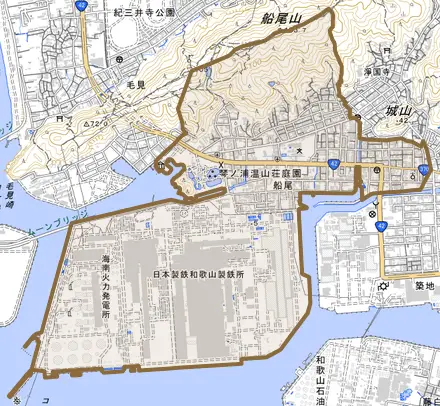 船尾とその周辺の地図。町の範囲を重ねている