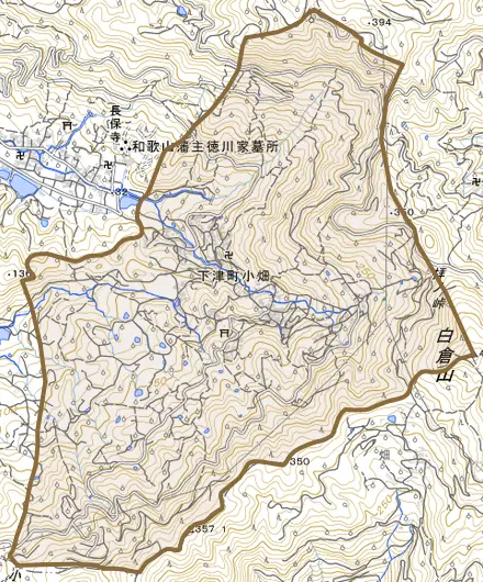 下津町小畑とその周辺の地図。町の範囲を重ねている