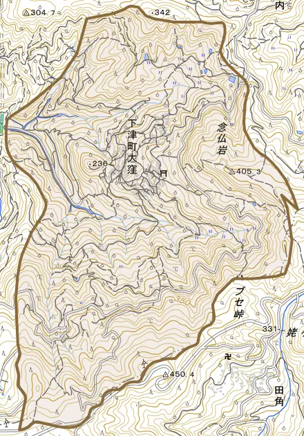 下津町大窪とその周辺の地図。町の範囲を重ねている