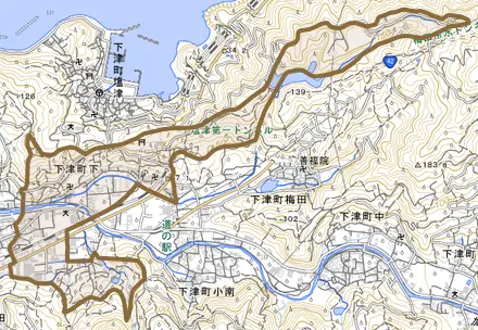 下津町下とその周辺の地図。町の範囲を重ねている