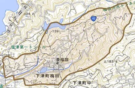 下津町梅田とその周辺の地図。町の範囲を重ねている