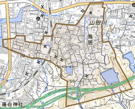 鳥居とその周辺の地図。町の範囲を重ねている