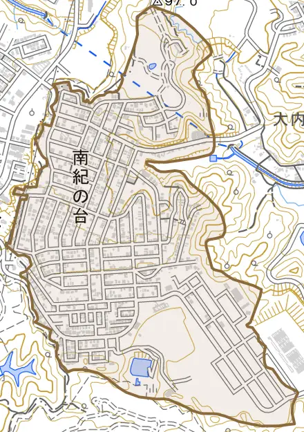 南紀の台とその周辺の地図。町の範囲を重ねている