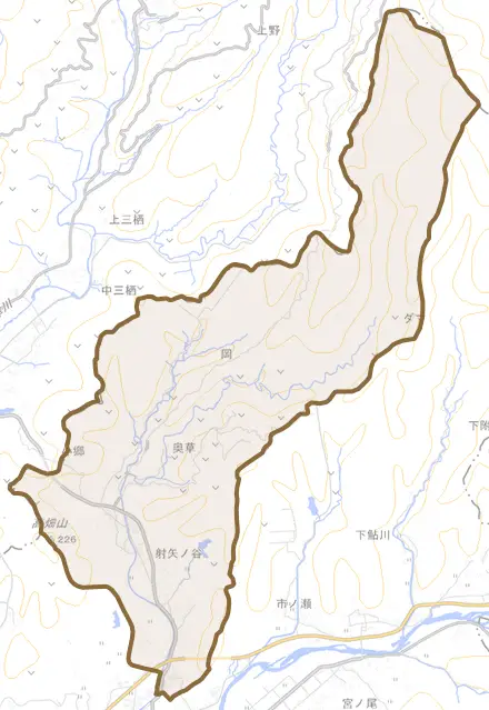 岡とその周辺の地図。町の範囲を重ねている