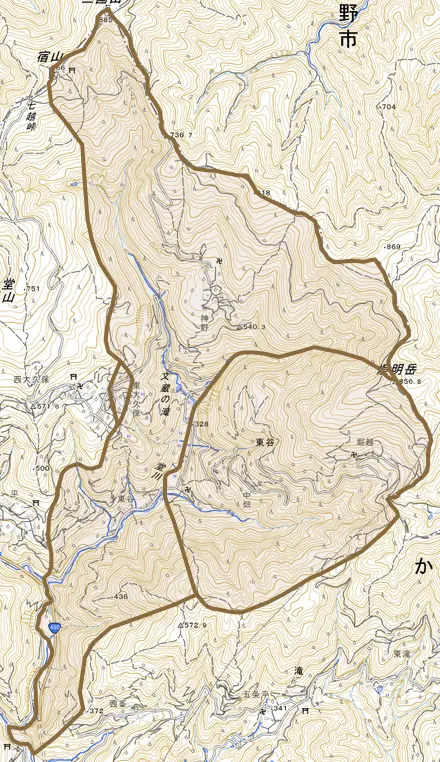 大字東谷とその周辺の地図。町の範囲を重ねている