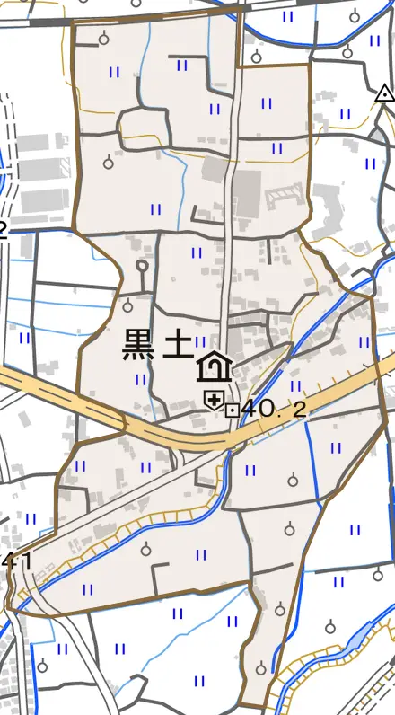 黒土とその周辺の地図。町の範囲を重ねている