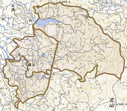 横谷とその周辺の地図。町の範囲を重ねている