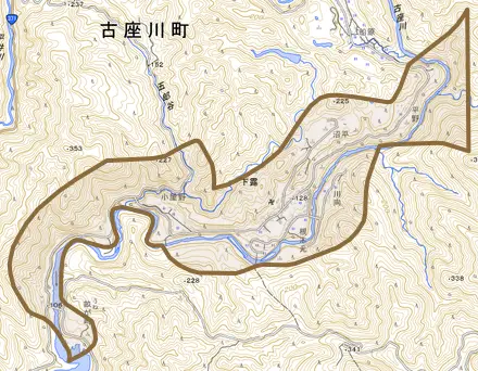 下露とその周辺の地図。町の範囲を重ねている
