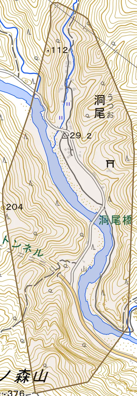 洞尾とその周辺の地図。町の範囲を重ねている