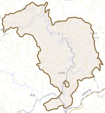 上田原とその周辺の地図。町の範囲を重ねている