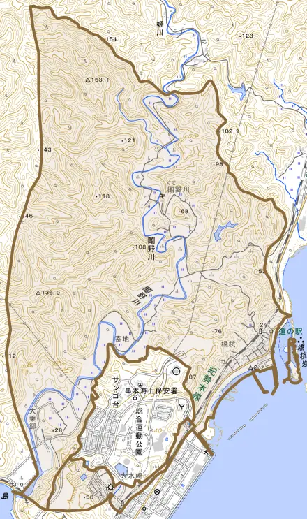 鬮野川とその周辺の地図。町の範囲を重ねている