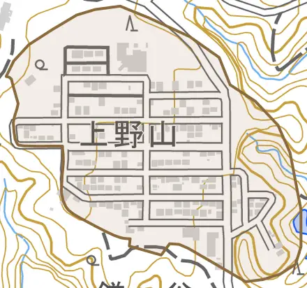 上野山とその周辺の地図。町の範囲を重ねている
