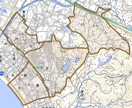 芝とその周辺の地図。町の範囲を重ねている