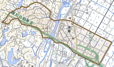 徳蔵とその周辺の地図。町の範囲を重ねている