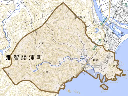 大字粉白とその周辺の地図。町の範囲を重ねている