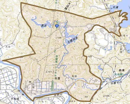 大字市屋とその周辺の地図。町の範囲を重ねている