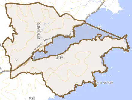 大字浦神とその周辺の地図。町の範囲を重ねている