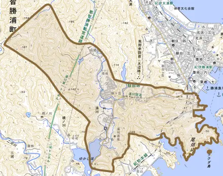 大字湯川とその周辺の地図。町の範囲を重ねている