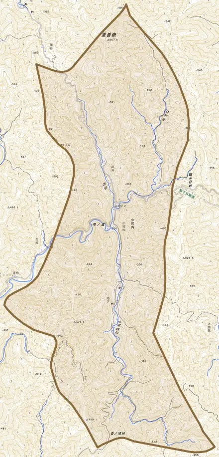 小河内とその周辺の地図。町の範囲を重ねている