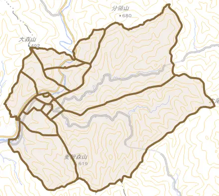 鮎川とその周辺の地図。町の範囲を重ねている