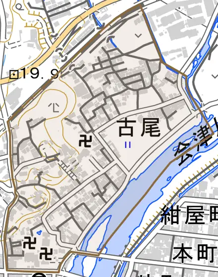 古尾とその周辺の地図。町の範囲を重ねている
