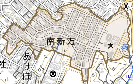 南新万とその周辺の地図。町の範囲を重ねている