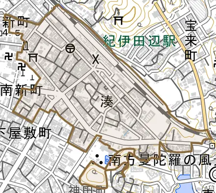 湊とその周辺の地図。町の範囲を重ねている