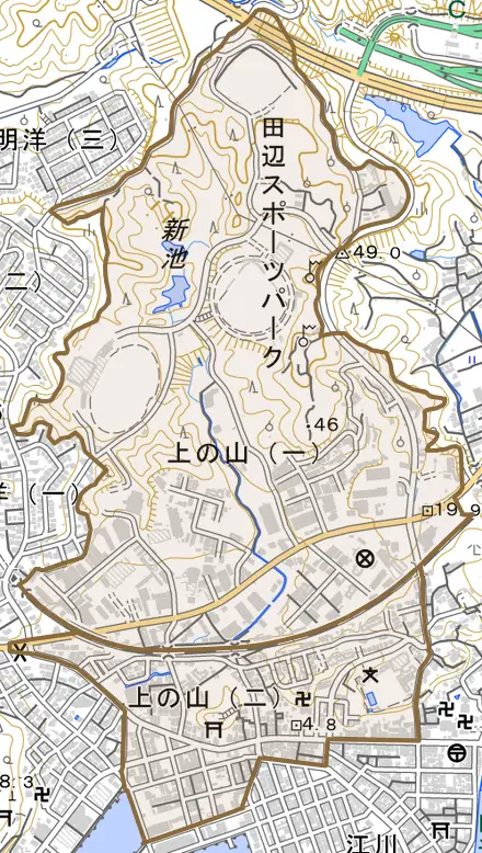 上の山とその周辺の地図。町の範囲を重ねている