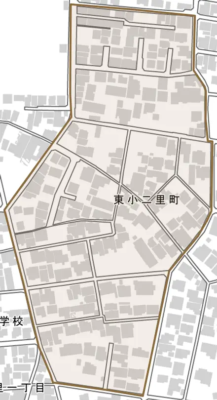 東小二里町とその周辺の地図。町の範囲を重ねている