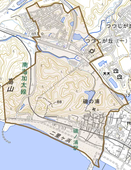 磯の浦とその周辺の地図。町の範囲を重ねている