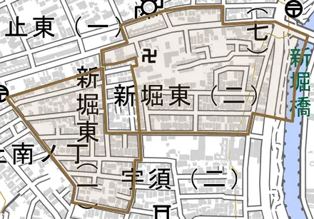 新堀東とその周辺の地図。町の範囲を重ねている