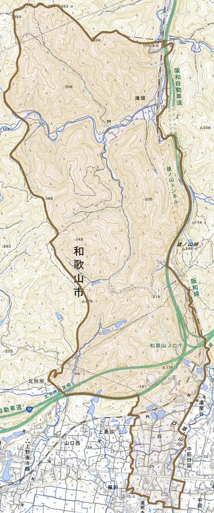 谷とその周辺の地図。町の範囲を重ねている