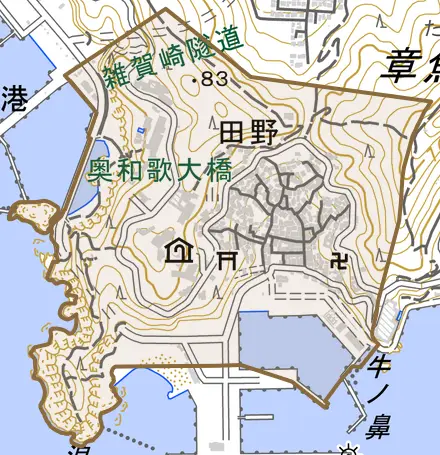 田野とその周辺の地図。町の範囲を重ねている