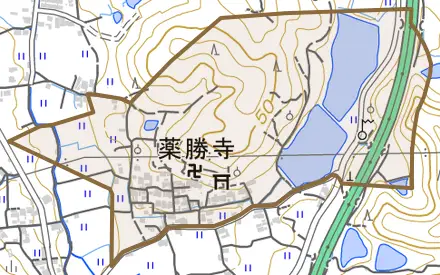 薬勝寺とその周辺の地図。町の範囲を重ねている