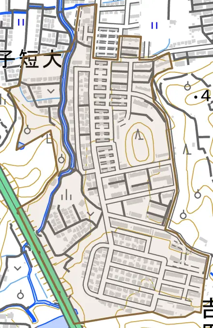 吉里とその周辺の地図。町の範囲を重ねている