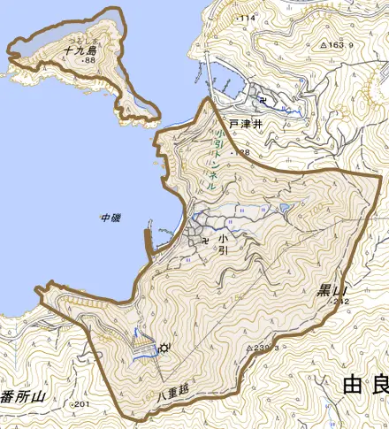 大字小引とその周辺の地図。町の範囲を重ねている