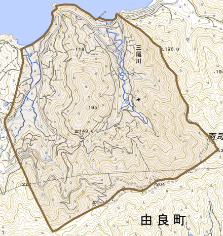 大字三尾川とその周辺の地図。町の範囲を重ねている