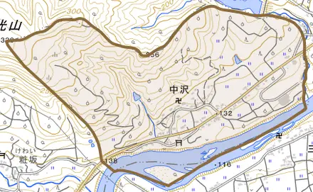 大字中沢とその周辺の地図。町の範囲を重ねている
