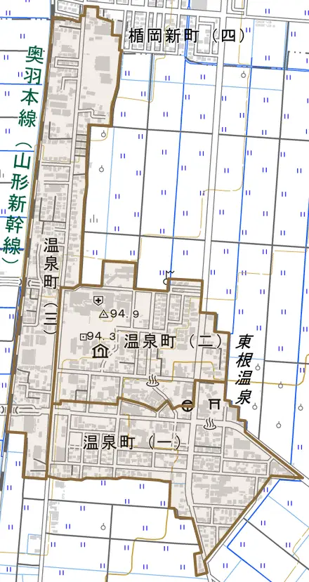 温泉町とその周辺の地図。町の範囲を重ねている