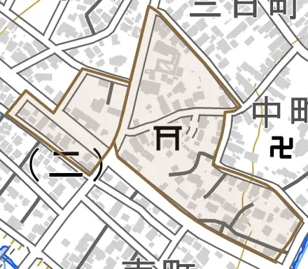 新田町とその周辺の地図。町の範囲を重ねている