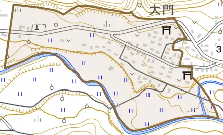 大門とその周辺の地図。町の範囲を重ねている