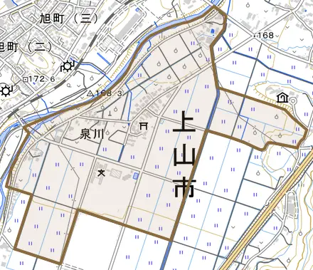 泉川とその周辺の地図。町の範囲を重ねている