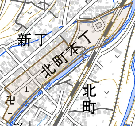 北町本丁とその周辺の地図。町の範囲を重ねている