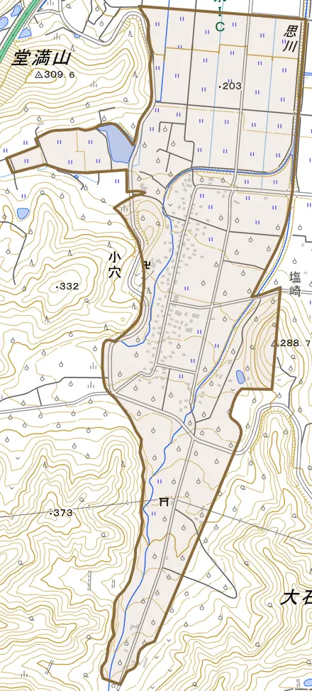 小穴とその周辺の地図。町の範囲を重ねている