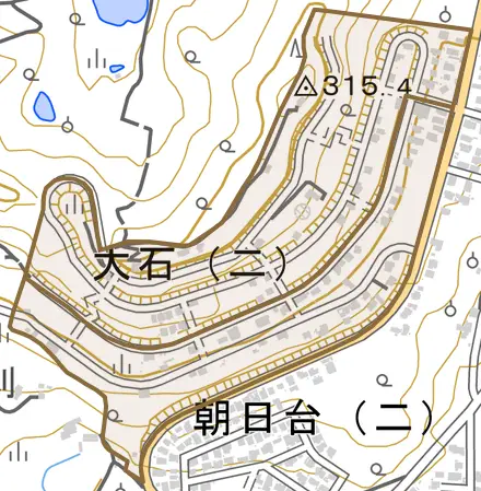 大石とその周辺の地図。町の範囲を重ねている