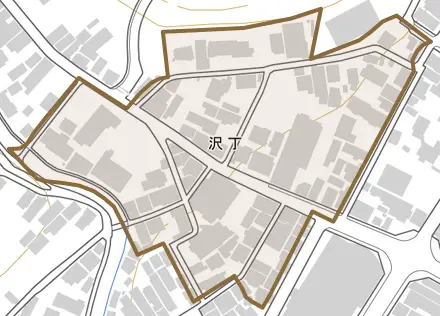 沢丁とその周辺の地図。町の範囲を重ねている