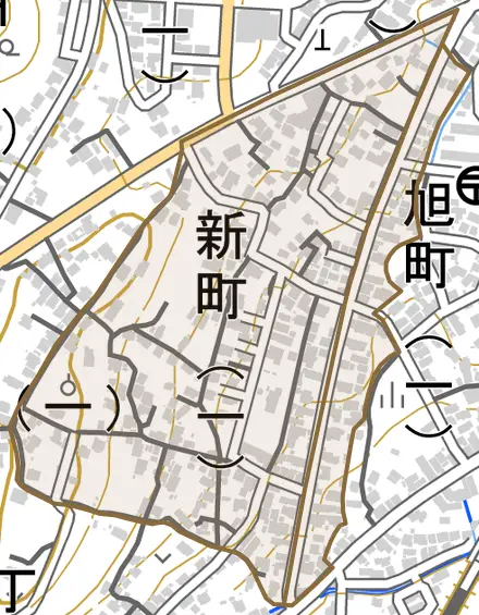 新町とその周辺の地図。町の範囲を重ねている