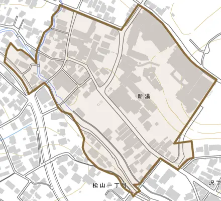 新湯とその周辺の地図。町の範囲を重ねている