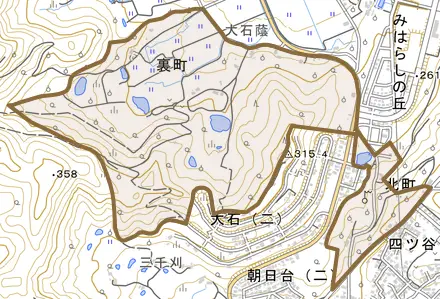 裏町とその周辺の地図。町の範囲を重ねている